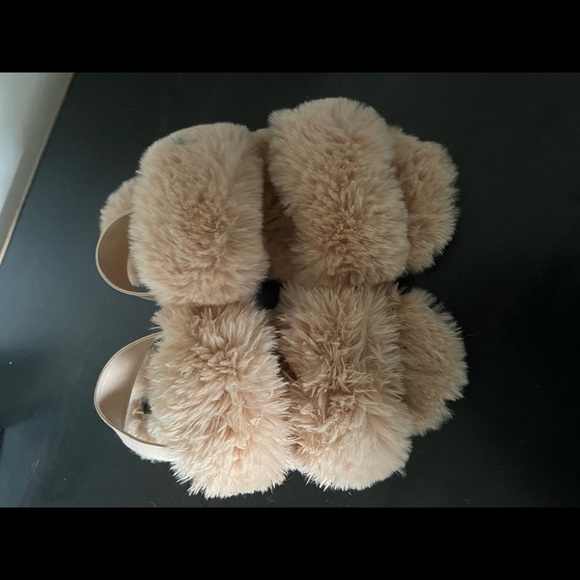 Slippers - Picture 2 of 3